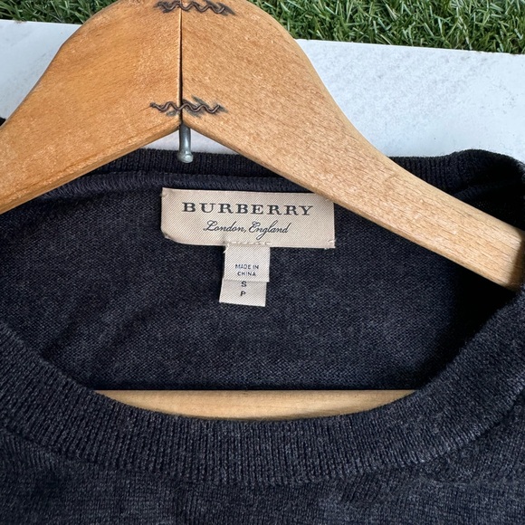 BURBERRY Crewnexk Dark grey  plaid detail on sleeves Size S Small Authentic - Picture 4 of 10